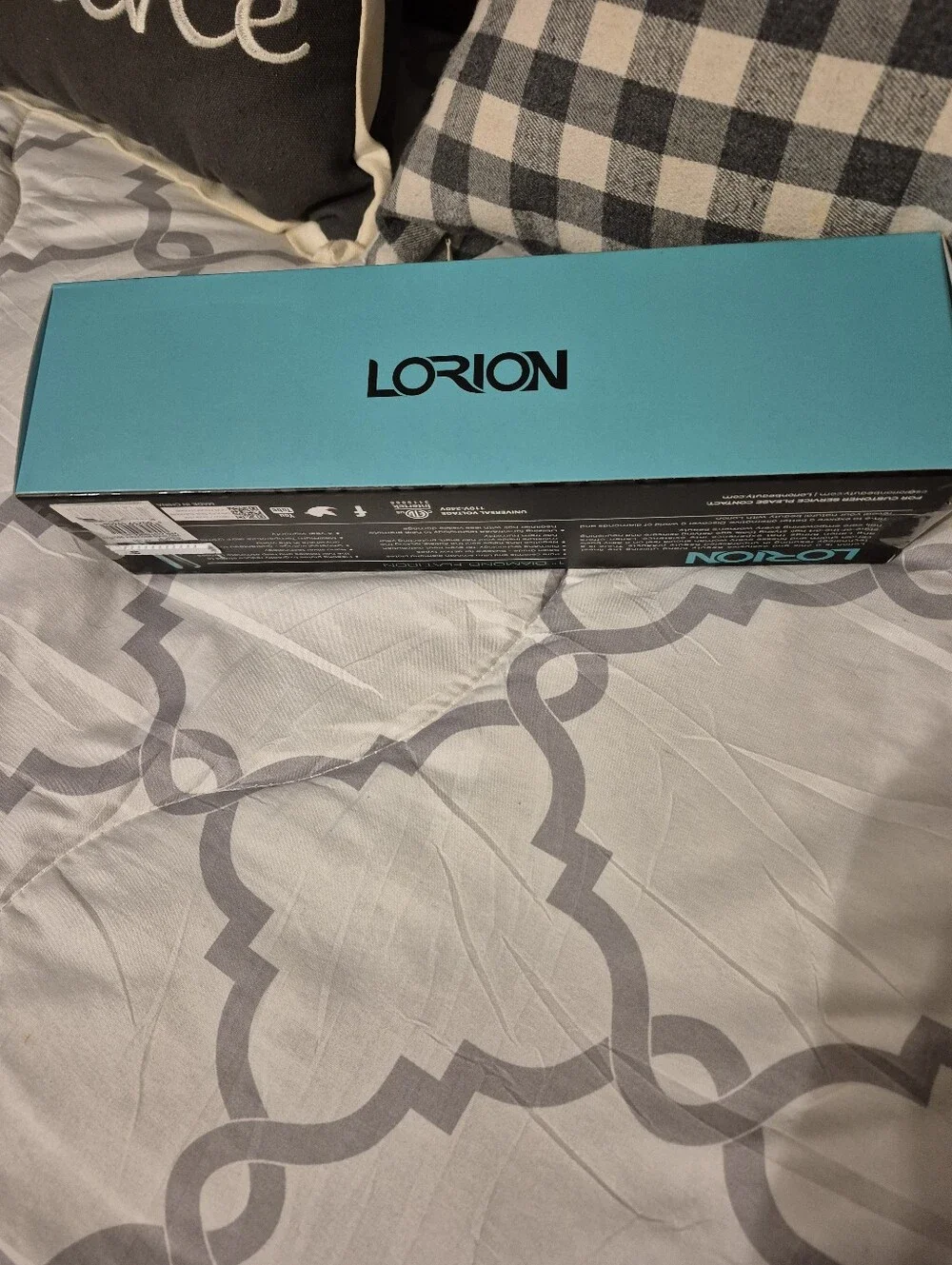 Lorion Salon Grade Turquoise Ceramic Flat Iron New
